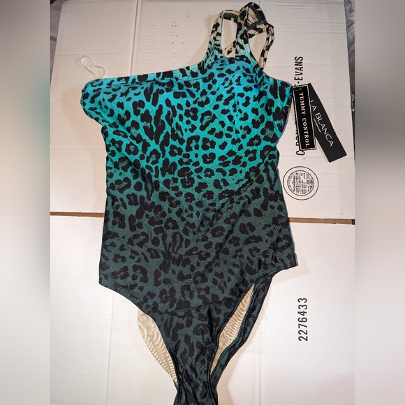 La Blanca Swimsuit - Picture 1 of 3